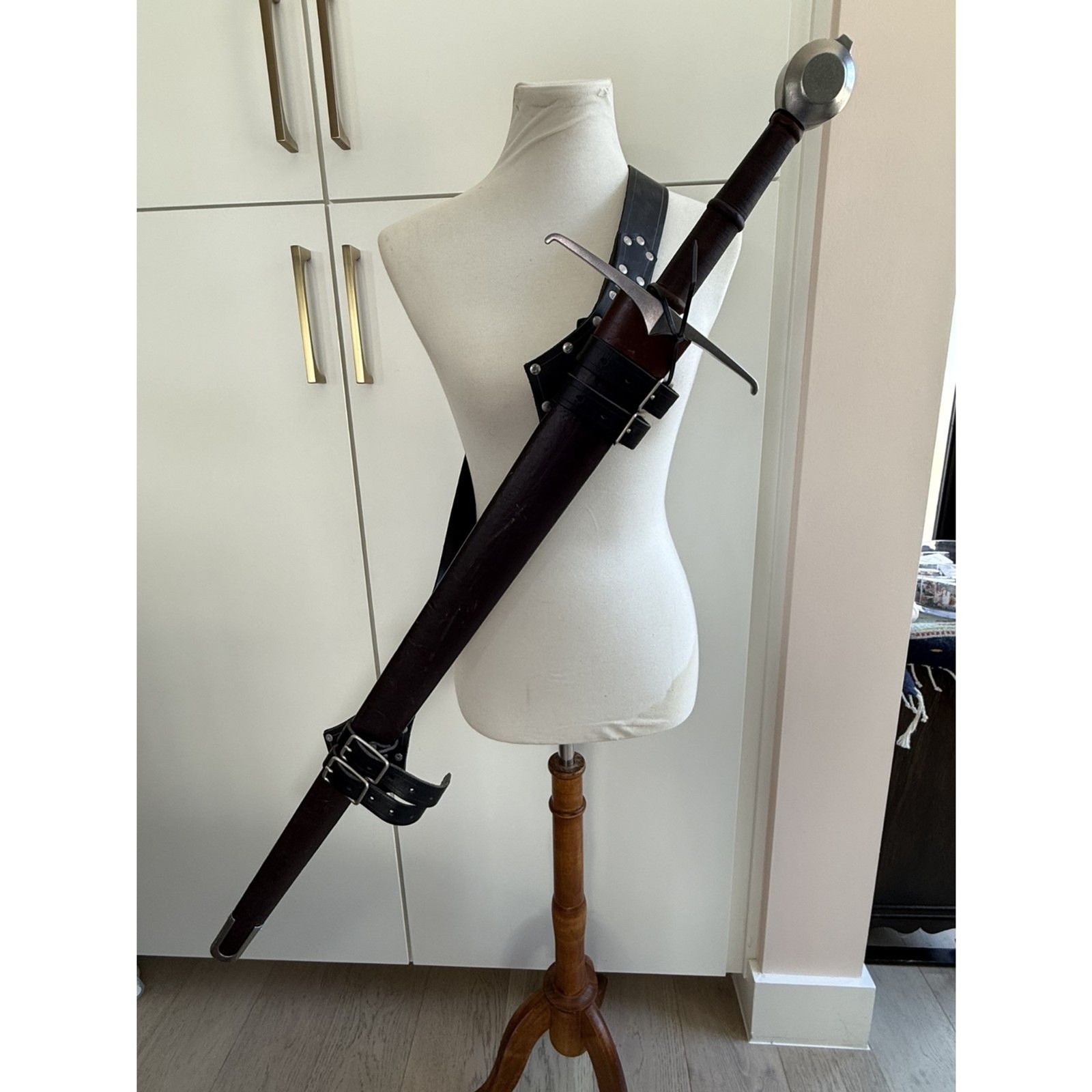 Kingston Arms Tourney Steel Longsword w Leather Baldric Harness & Scabbard Ren