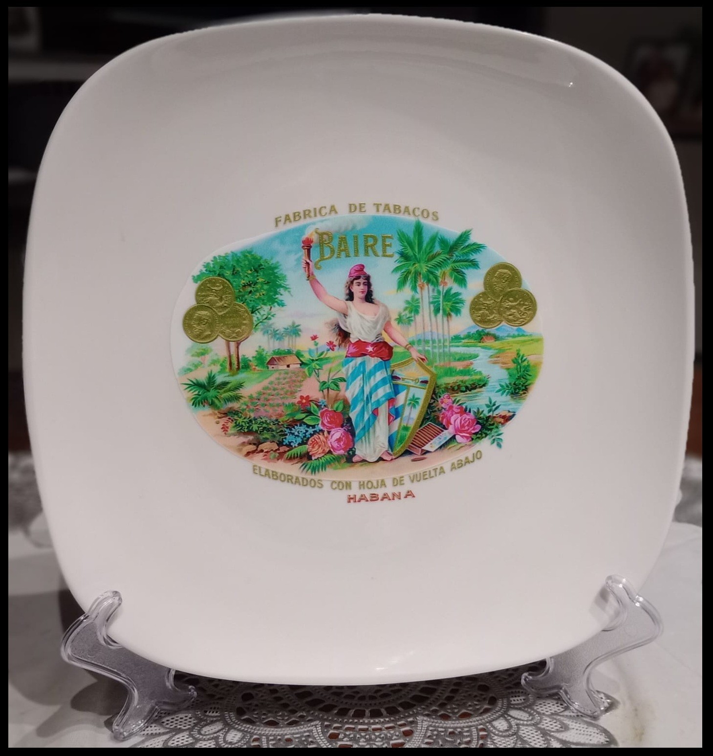 DECORATIVE PLATE of  Vintage Cuban Cigar Label: BAIRE. Collector Havana Plates