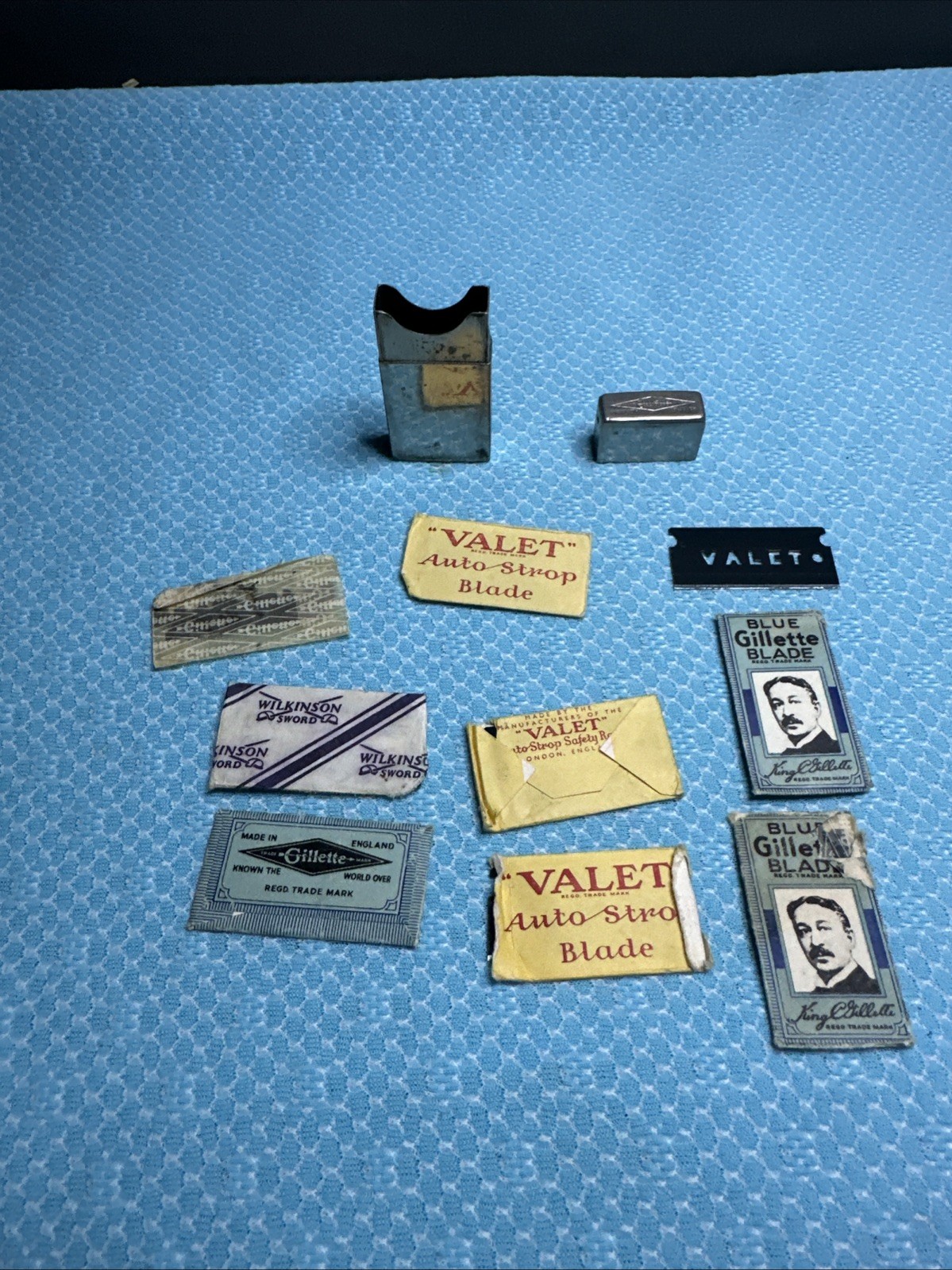 Lot of 10 Vintage 1930s-40s Razor Blades Gillette, Valet, With Case Lot of 10 Vintage 1930s-40s Razor Blades Gillette, Valet, With Case