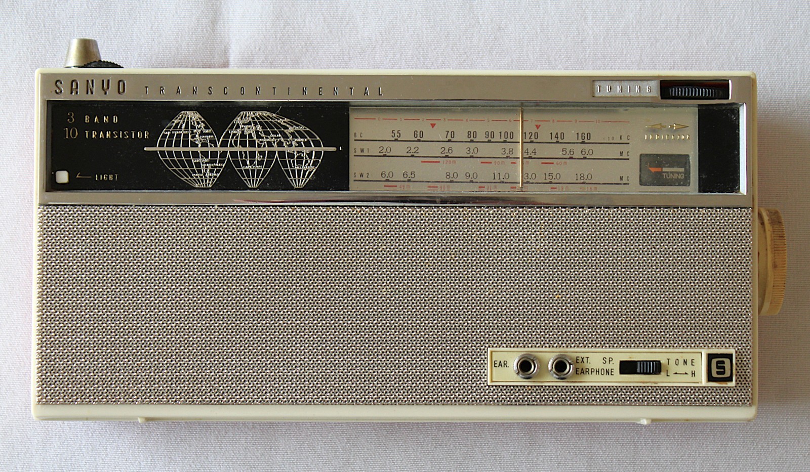Vintage Sanyo 10S P10N 3 Band AM/SW 10 Transistor Radio Japan
