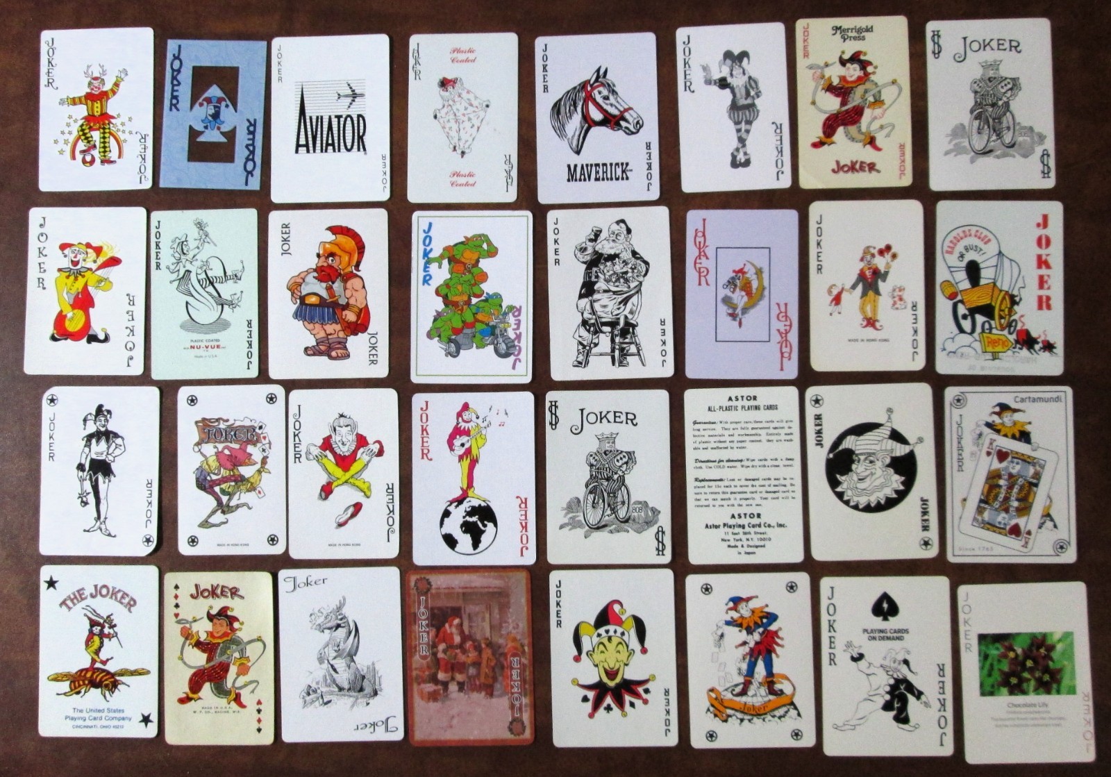LOT of 33 JOKER PLAYING CARDs - NICE MIX of JOKERs - SINGLE SWAP -Several UNIQUE