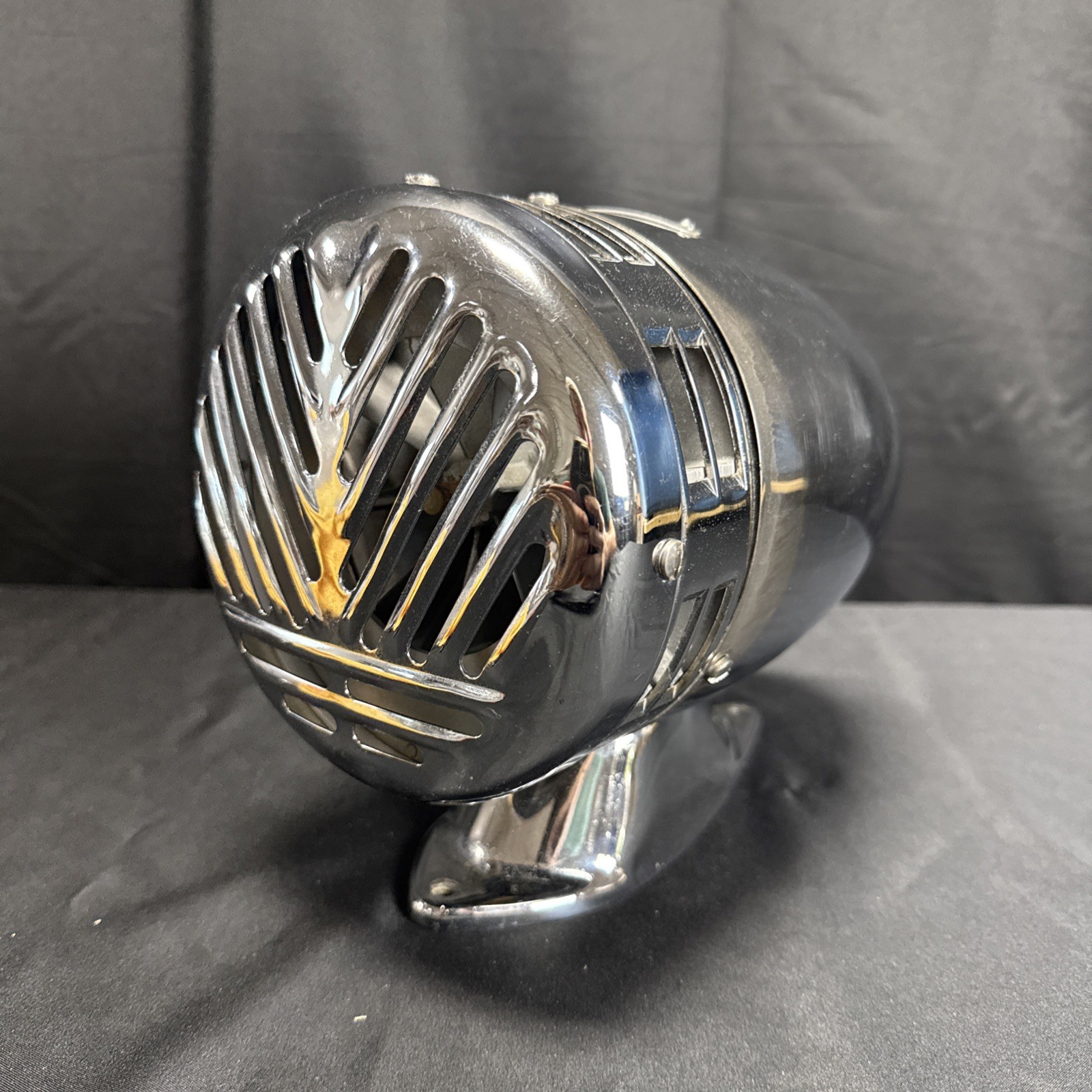 Vintage Federal Sign & Signal Model WG 6V Chrome Siren VERY NICE Vintage Federal Sign & Signal Model WG 6V Chrome Siren VERY NICE