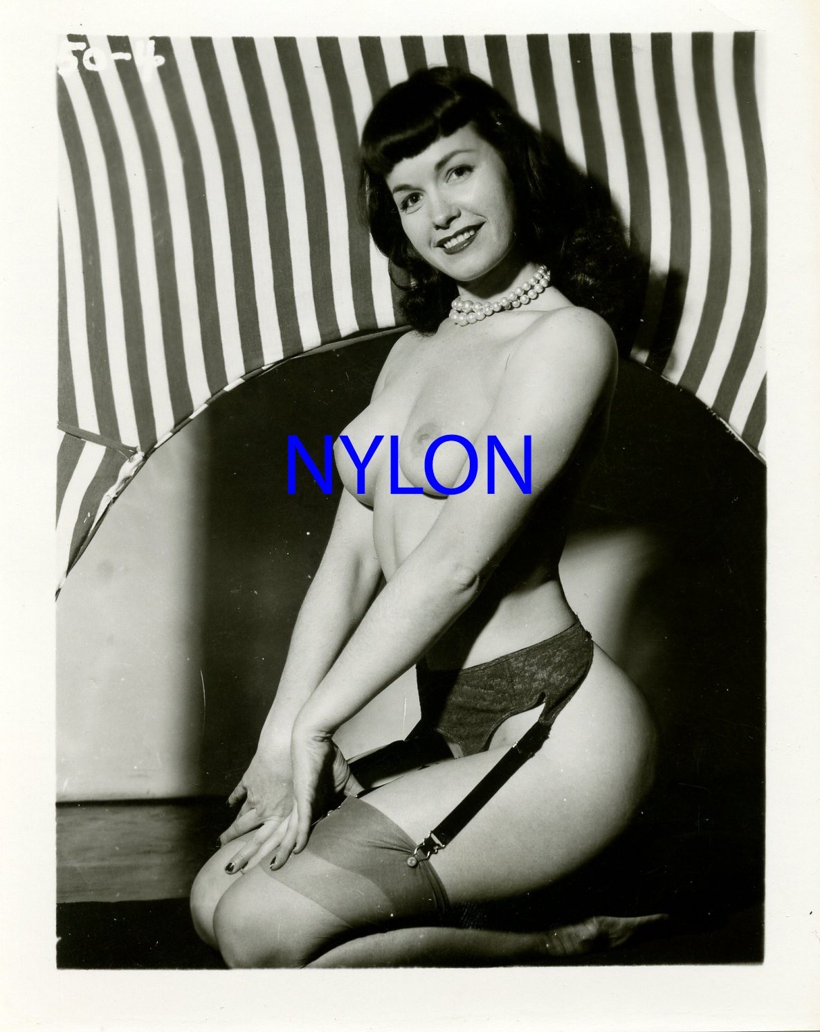 RARE BETTIE PAGE VINTAGE 1950's 4 x 5 PHOTOGRAPH RARE BETTIE PAGE VINTAGE 1950's 4 x 5 PHOTOGRAPH