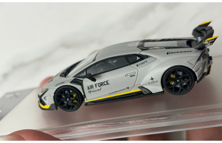 King Model 1:64 Lamborghini Huracan DarwinPRO Lilith Air Force Grey Diecast Car