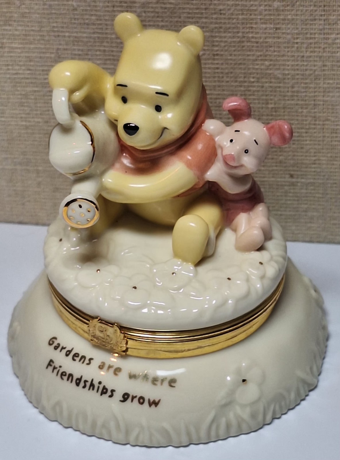Lenox Treasures Pooh\'s Friendship Garden Trinket Box Winnie & Piglet WITH CHARM Lenox Treasures Pooh\'s Friendship Garden Trinket Box Winnie & Piglet WITH CHARM