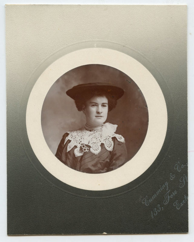 Antique Photo - Pretty Young Lady-Lg Hat & Lace Collar Antique Photo - Pretty Young Lady-Lg Hat & Lace Collar