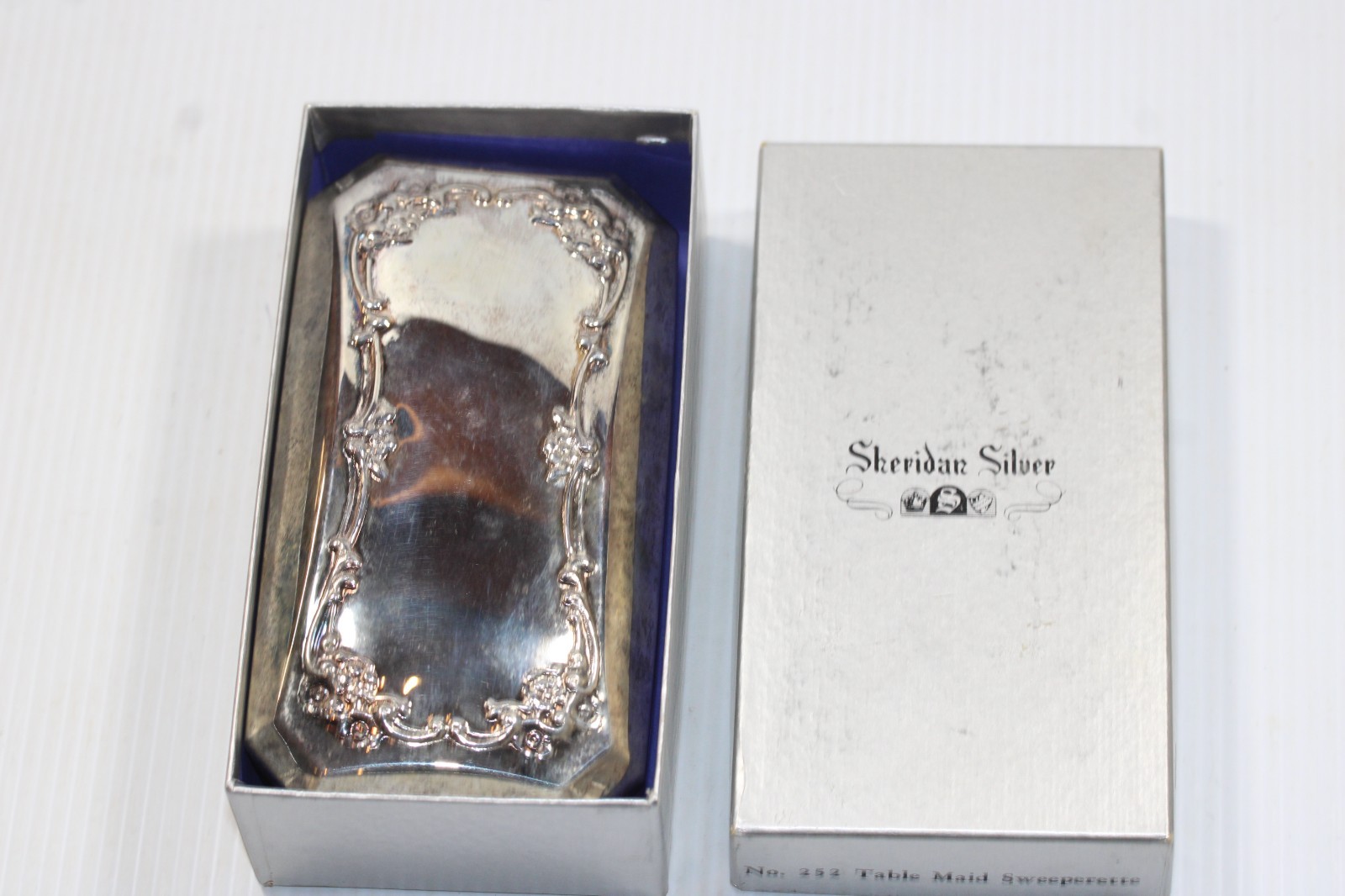 Vintage Sheridan Silver Co Table Maid Silent Butler Crumbs Brush 5.5\