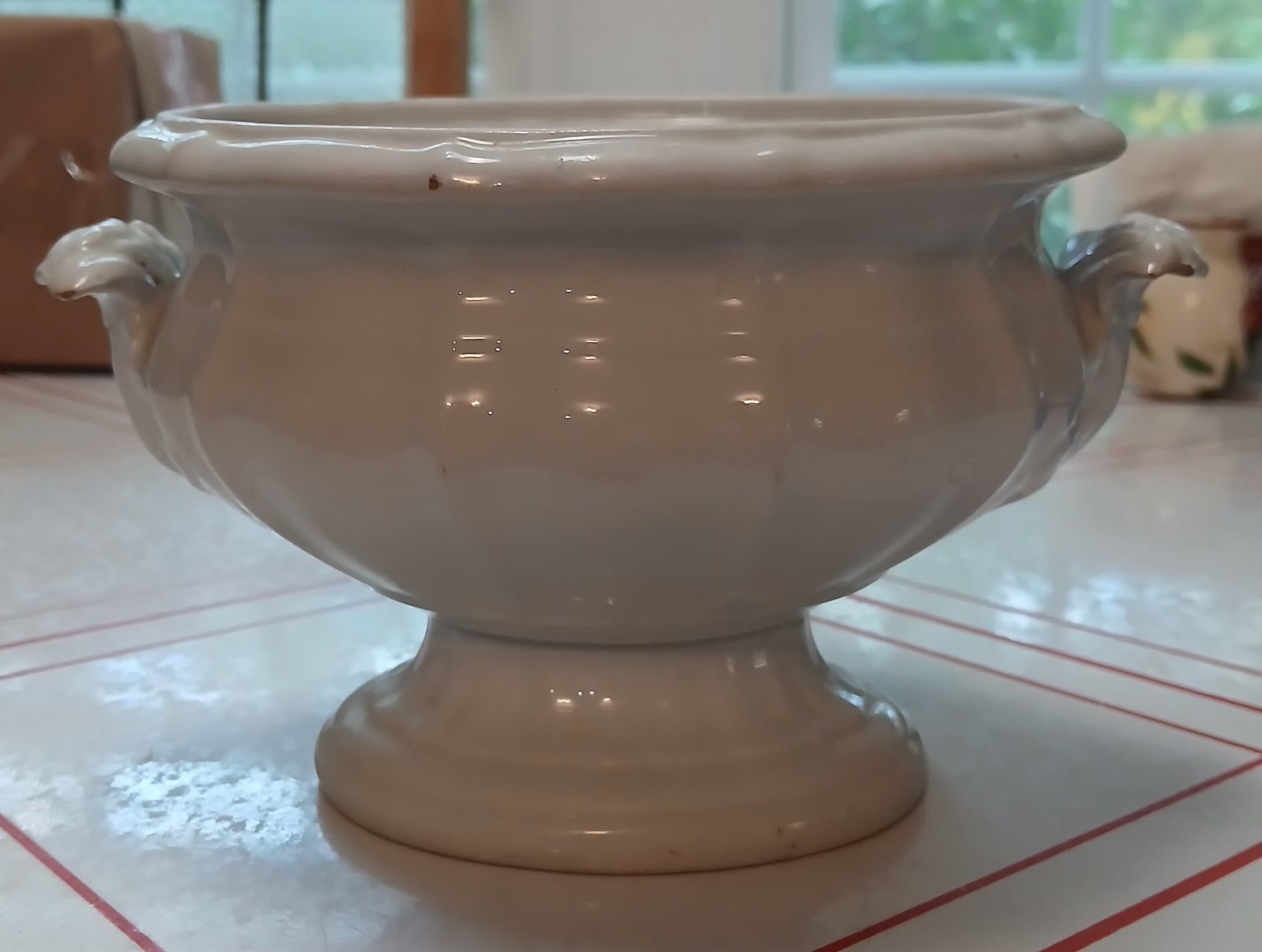 antique white ironstone tureen / gravier base (missing original lid & undertray antique white ironstone tureen / gravier base (missing original lid & undertray