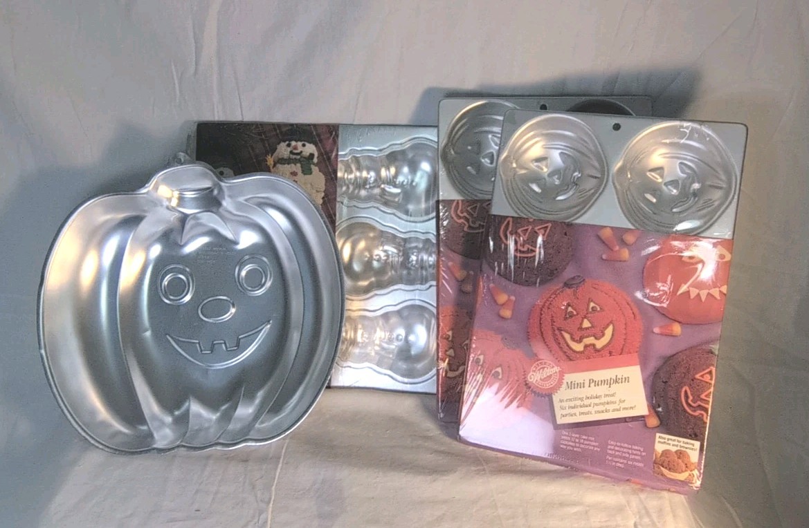 Vintage Wilton Halloween Cake Pan Lot Jack O Lantern Pumpkin & Mini Pumpkin Baki Vintage Wilton Halloween Cake Pan Lot Jack O Lantern Pumpkin & Mini Pumpkin Baki