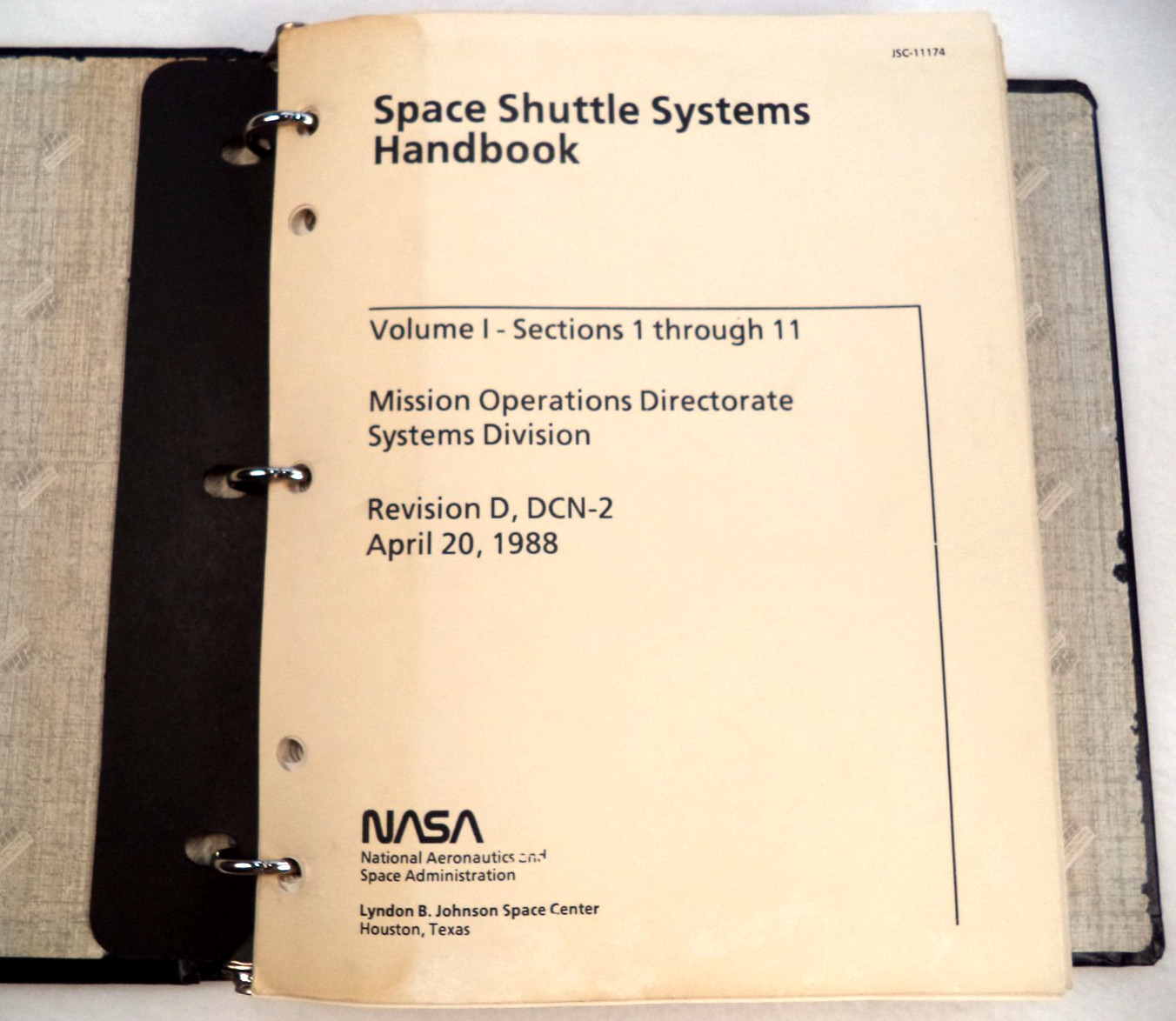 Rare 1988 NASA Space Shuttle Systems Handbook Binder- Tons of Foldout Schematics Rare 1988 NASA Space Shuttle Systems Handbook Binder- Tons of Foldout Schematics
