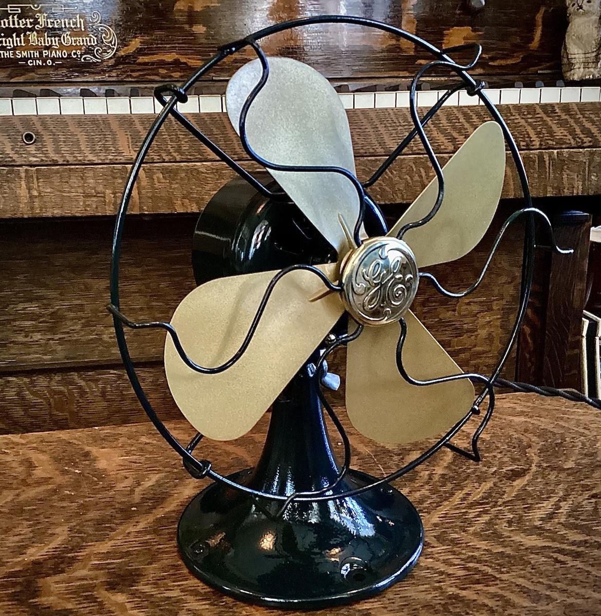 ⁠Vintage 1930 General Electric Desk Fan 8 Inch Restored GE Old Antique