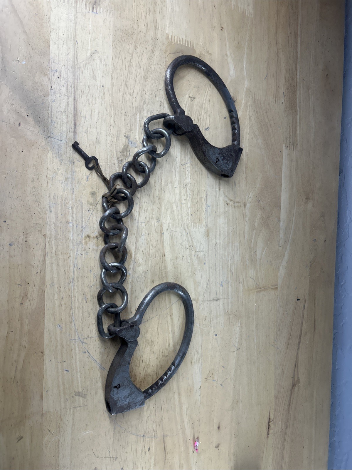 Antique Hand Forged Iron Shackles Hand Leg Cuffs Prison Jail Restraints With Key