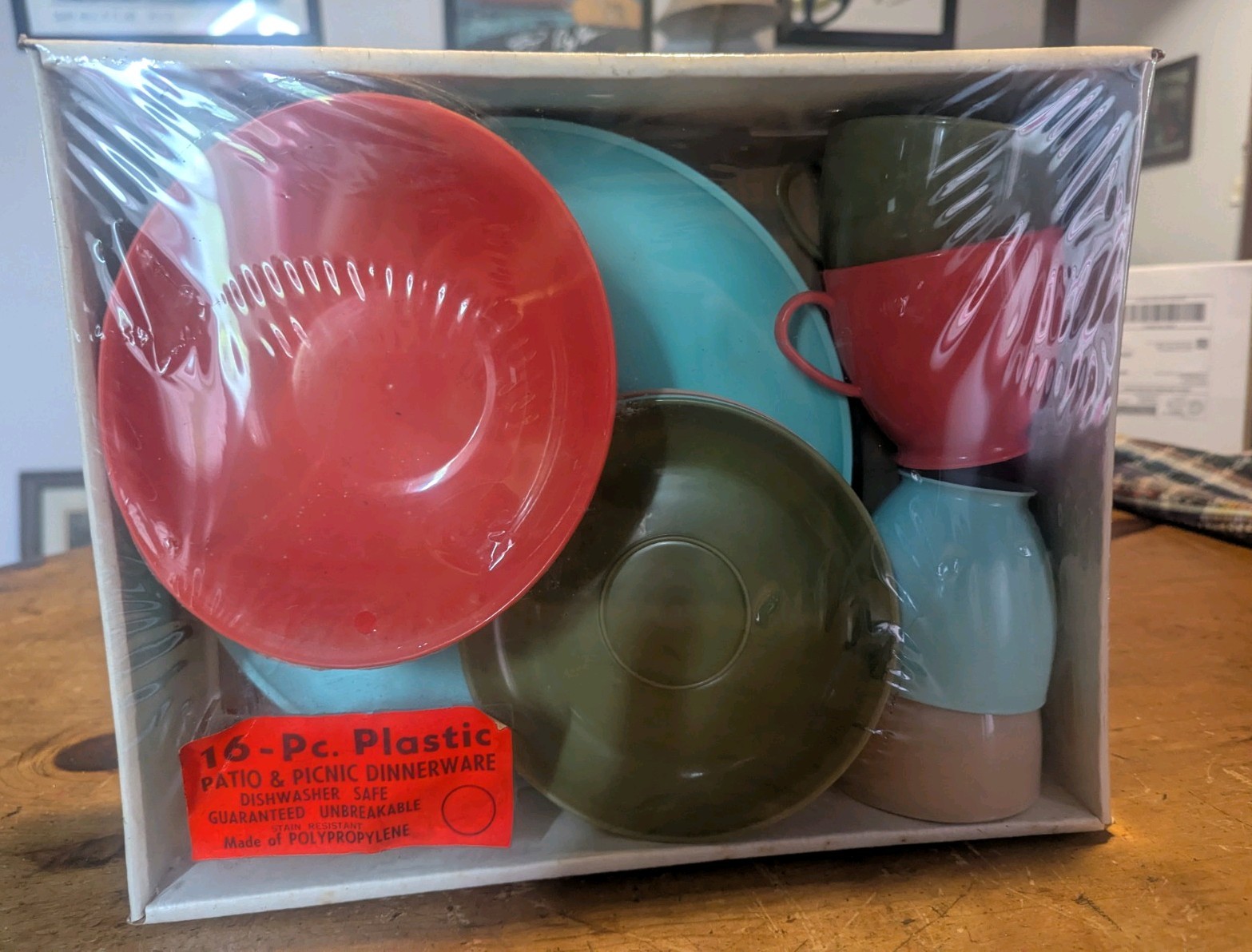 Vintage Lady Arnold Arnoldware-Rogers 16 piece Dinnerware set sealed in box NOS Vintage Lady Arnold Arnoldware-Rogers 16 piece Dinnerware set sealed in box NOS