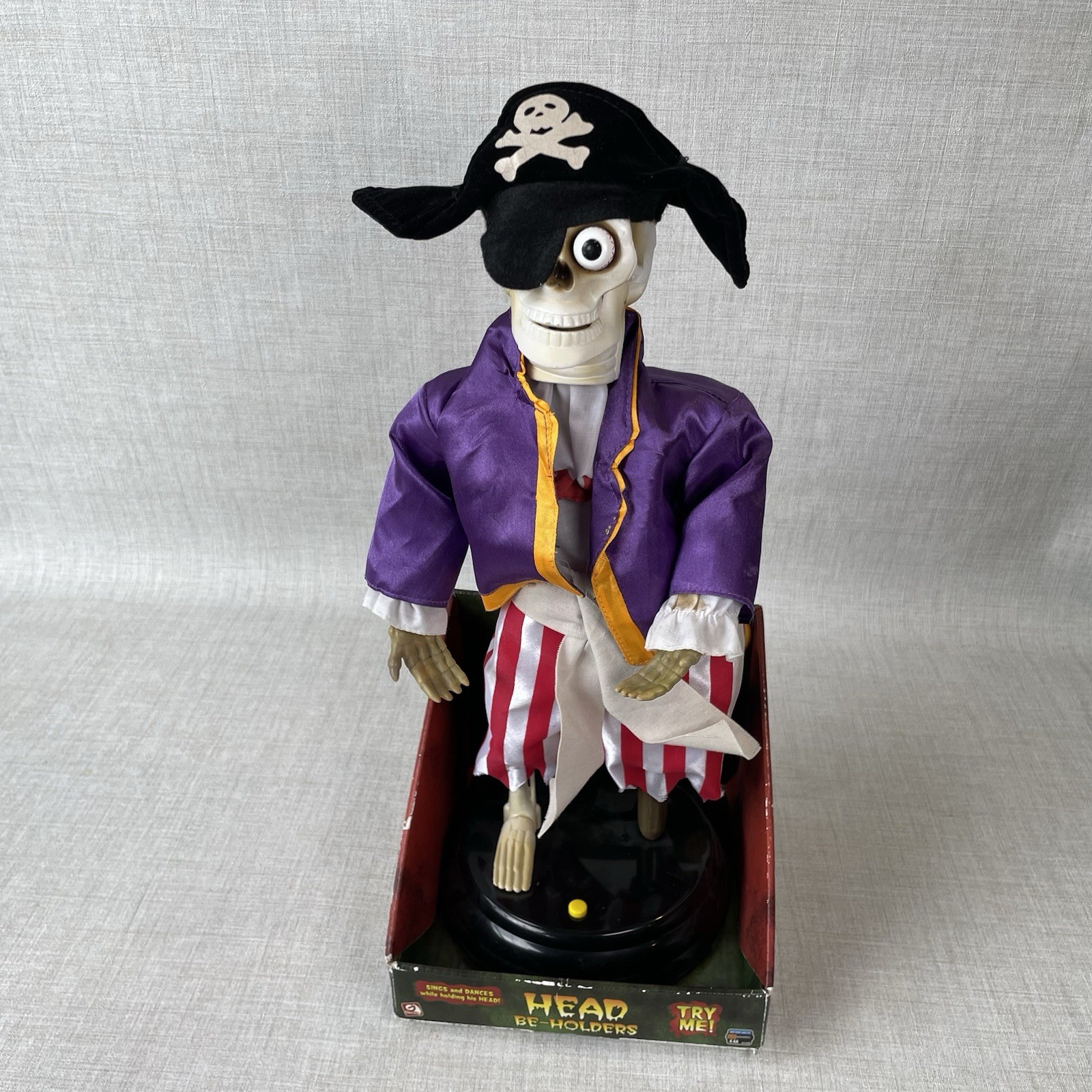 2005 Gemmy Halloween Head Be-Holders Skeleton Pirate Talk Sing Dance READ