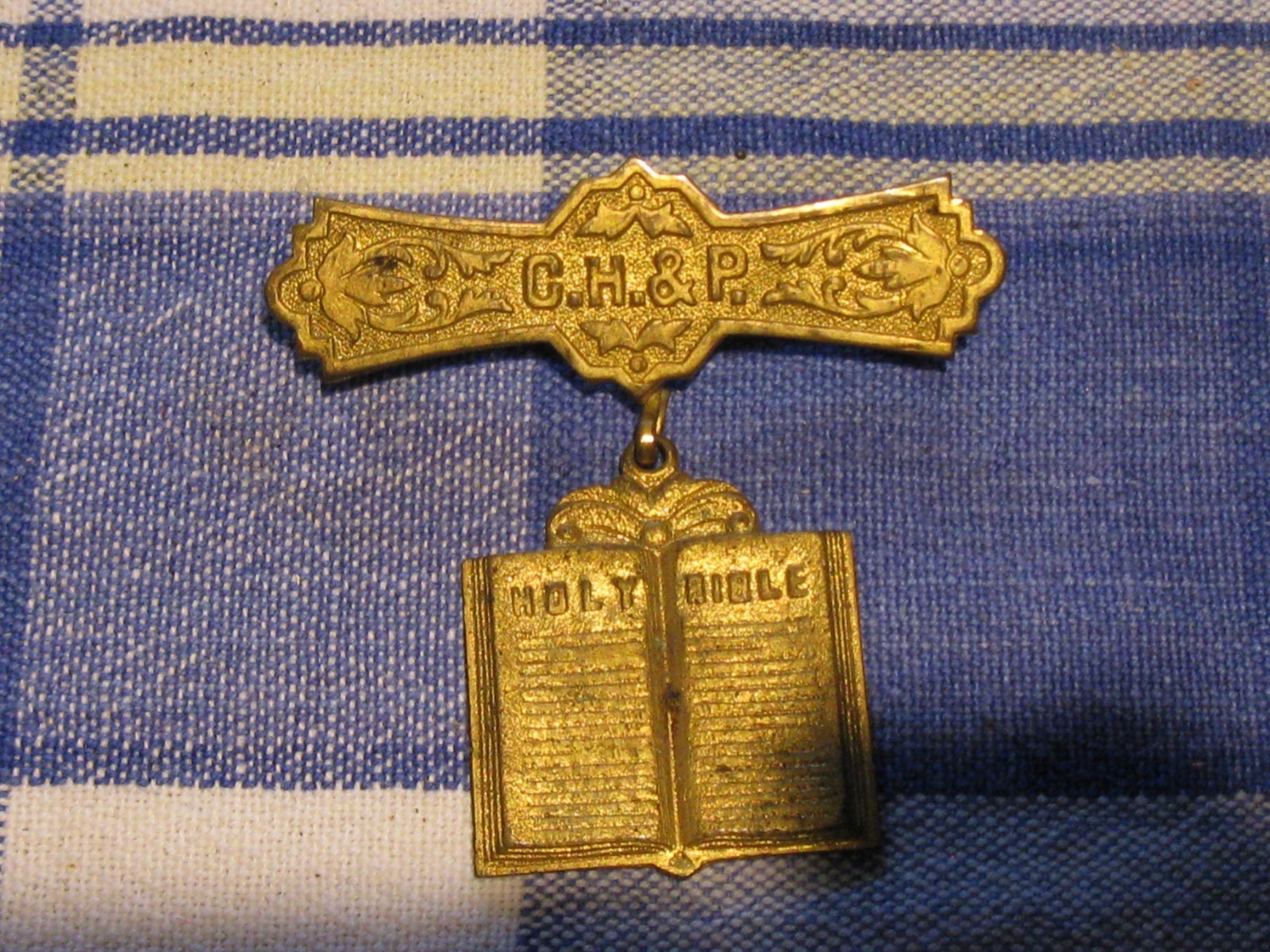 AOUW Ancient Order of United Workmen Fraternal badge pin w/ bible Antique nice AOUW Ancient Order of United Workmen Fraternal badge pin w/ bible Antique nice