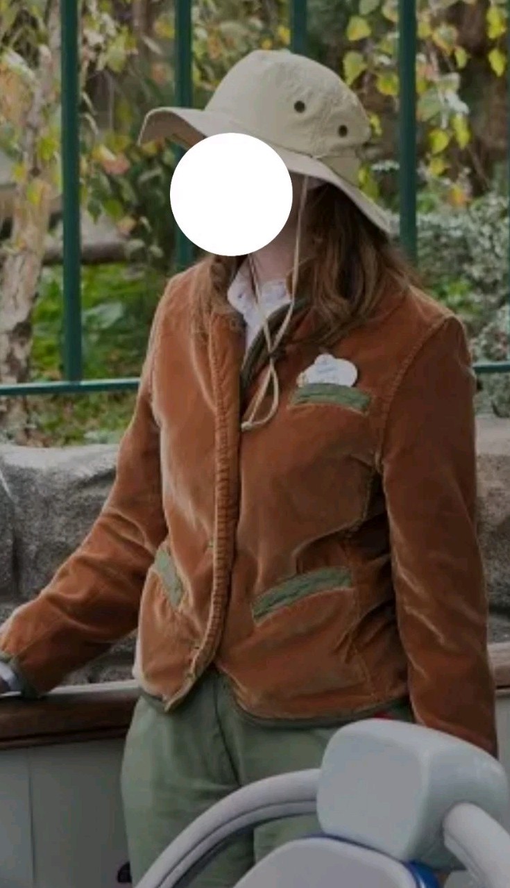 DISNEYLAND MATTERHORN FANTASYLAND CAST MEMBER JACKET RARE LADIES SMALL DISNEYLAND MATTERHORN FANTASYLAND CAST MEMBER JACKET RARE LADIES SMALL