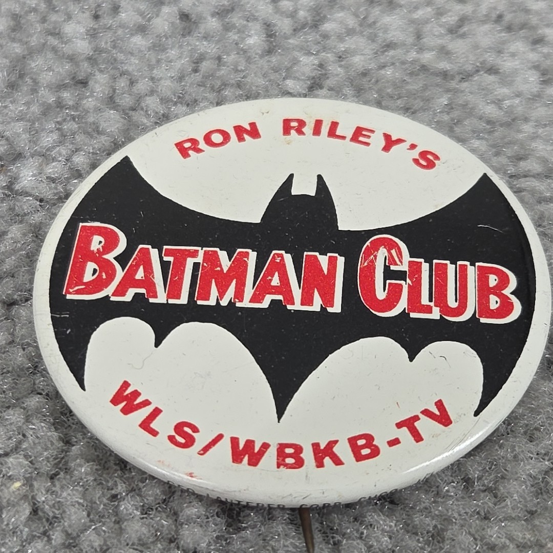 Vintage Ron Riley\'s Batman Club WLS WBKB TV Pinback Button 2\
