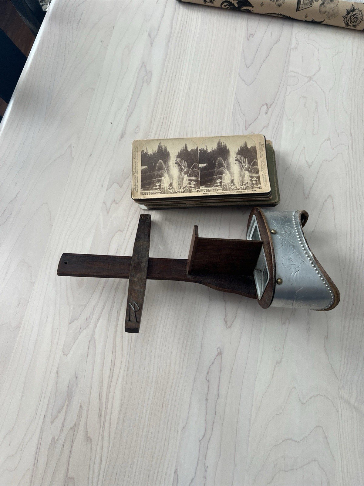 Vintage Sculpture U&U Handheld Stereoscope Viewer & 32 Sterography Cards