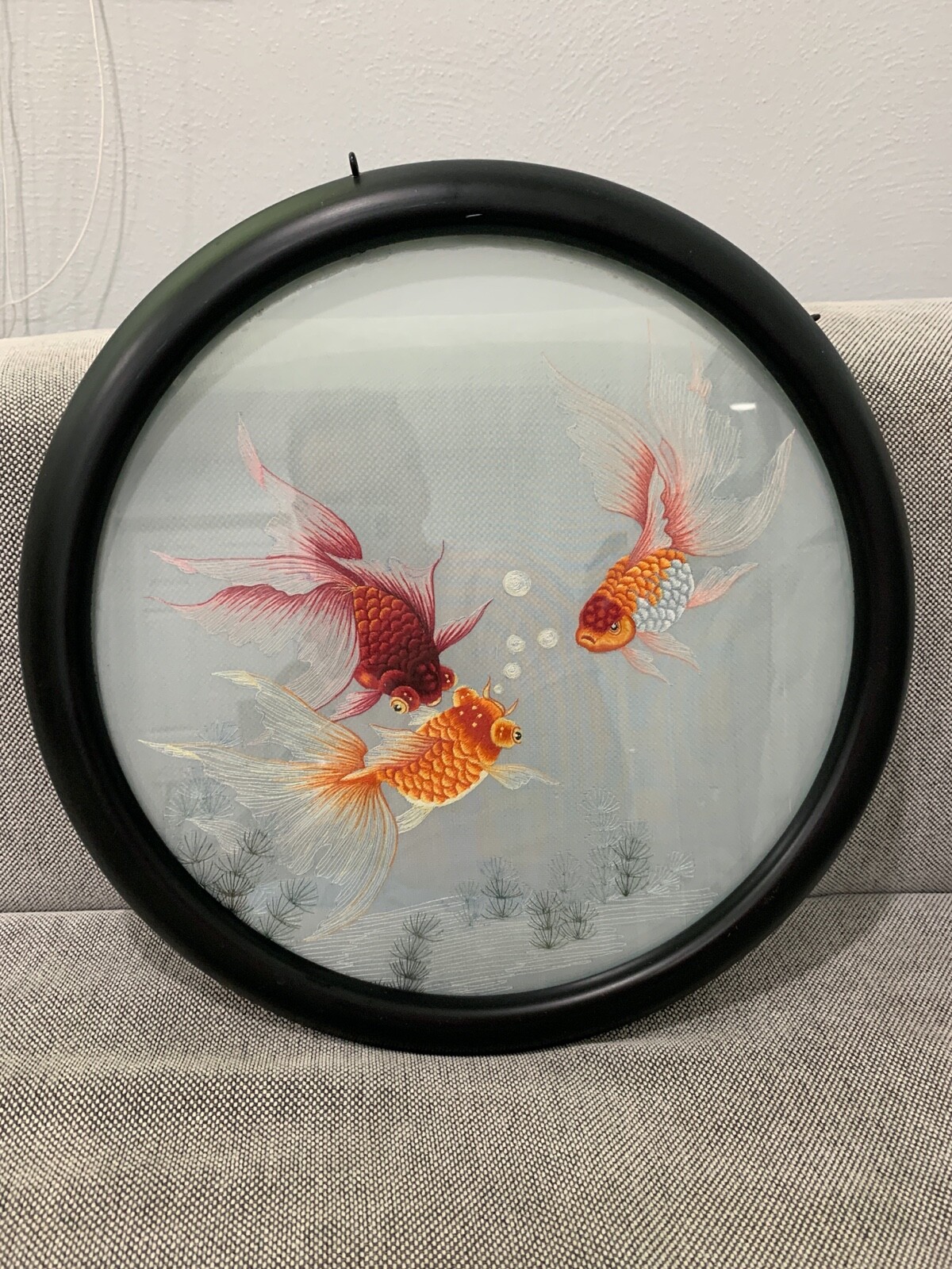 Vintage Chinese Double Sided Silk Embroidery Goldfish 3 Koi Round Framed Su Xiu Vintage Chinese Double Sided Silk Embroidery Goldfish 3 Koi Round Framed Su Xiu