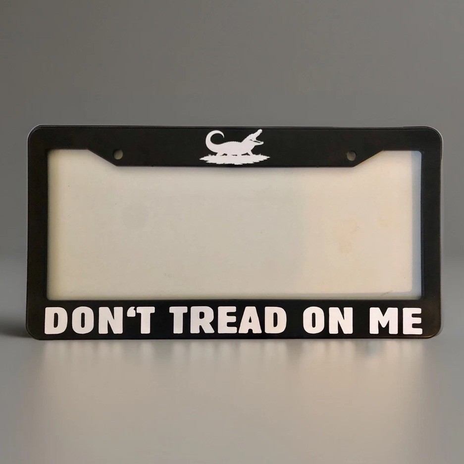 DON’T TREAD ON ME Florida Alligator License Plate Frame Plastic/White Vinyl Text DON’T TREAD ON ME Florida Alligator License Plate Frame Plastic/White Vinyl Text