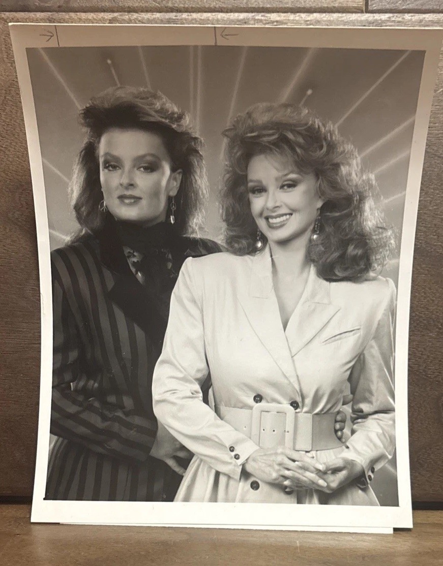 The Judds Naomi and Wynonna Country Duo Photo 7 x 9 The Judds Naomi and Wynonna Country Duo Photo 7 x 9