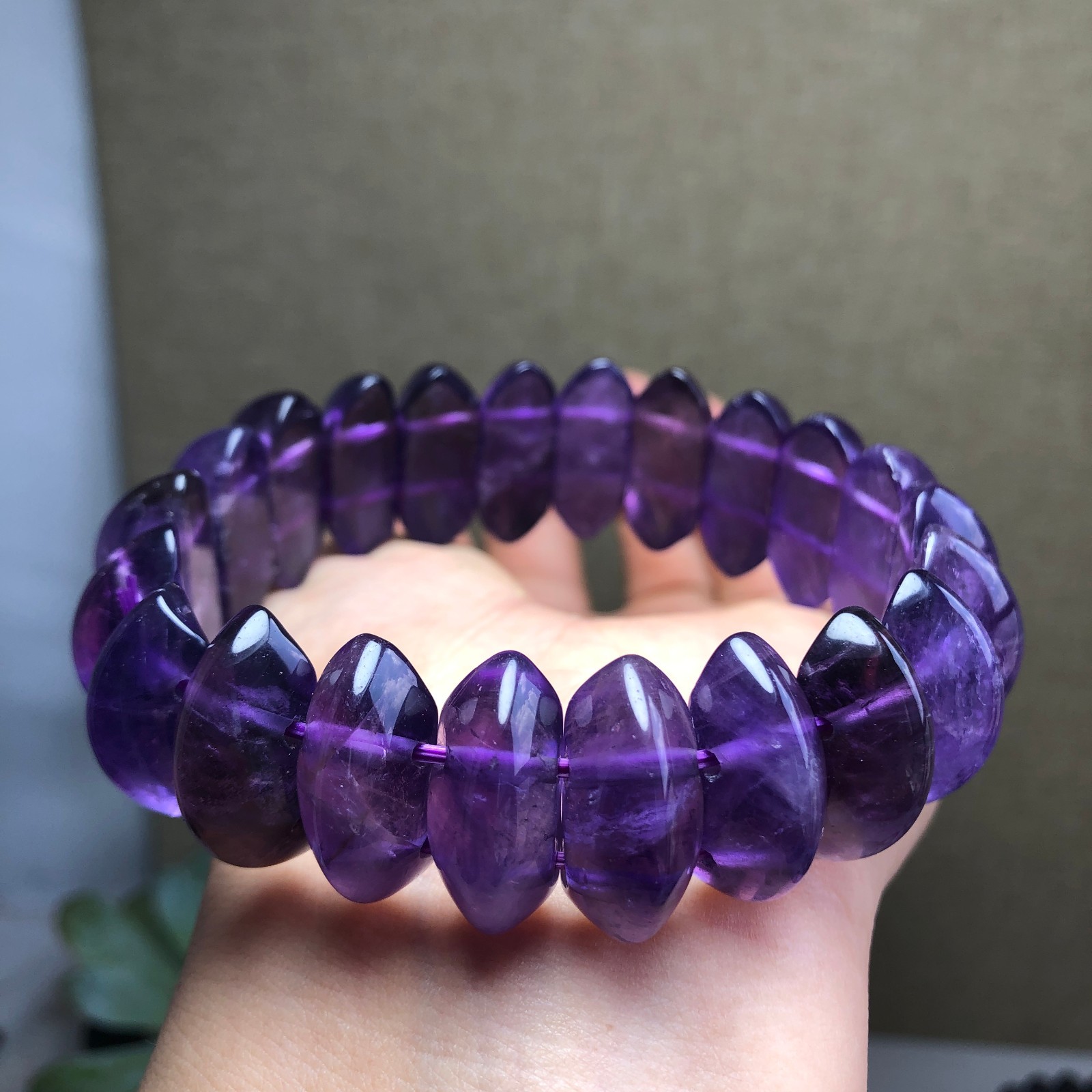 67g wholesale Natural Dreamy Amethyst Crystal Hand cut polish bracelet g7625