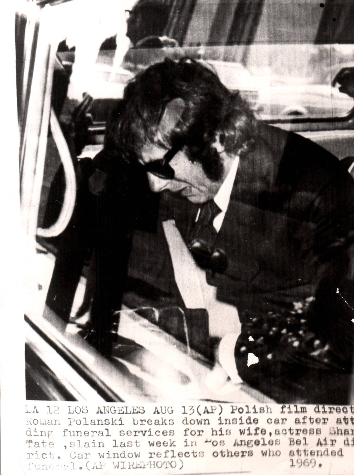 ROMAN POLANSKI AFTER ATTENDING HIS WIFE'S FUNERAL Portrait 1969 ORIG PHOTO MA80