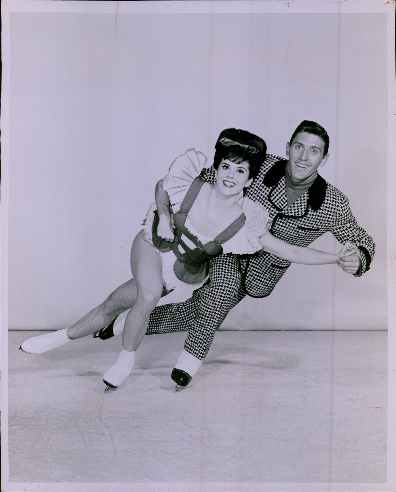 LG794 1967 Original Photo DOROTHYANN NELSON RICHARD DWYER Ice Follies Skaters LG794 1967 Original Photo DOROTHYANN NELSON RICHARD DWYER Ice Follies Skaters