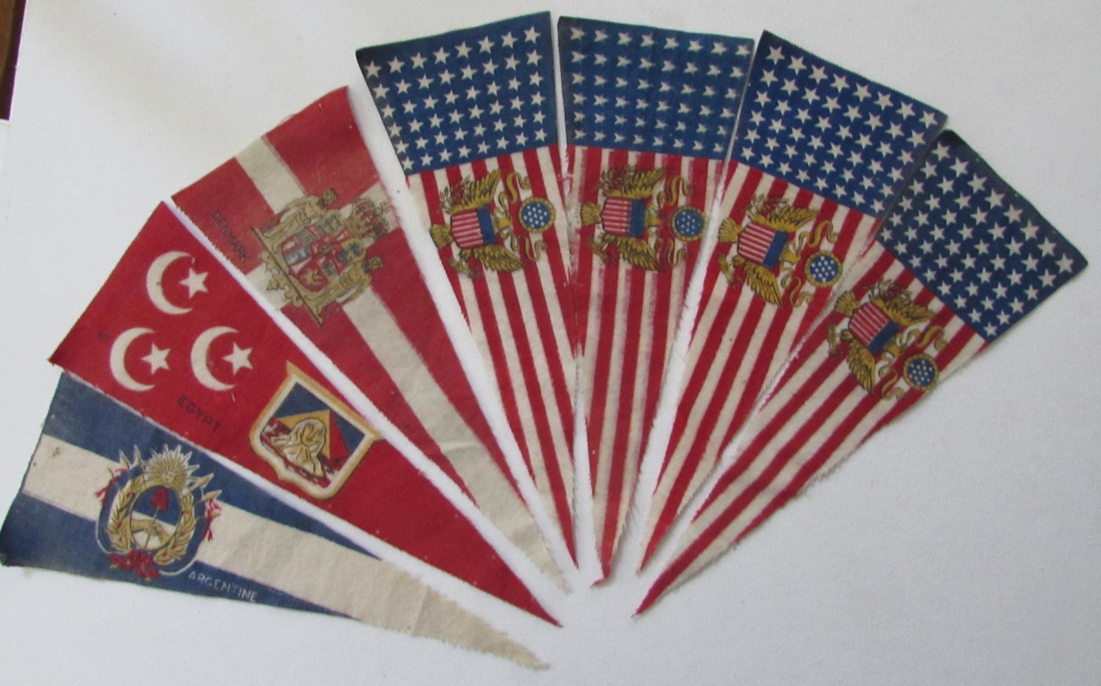 ON SALE ~ (7) 4 OLD USA FELT TOBACCO FLAGS + 3 (EGYPT~DENMARK~ARGENTINE) T77 ON SALE ~ (7) 4 OLD USA FELT TOBACCO FLAGS + 3 (EGYPT~DENMARK~ARGENTINE) T77