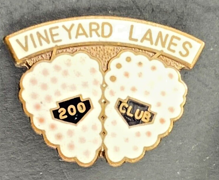LOT-WIBC League High Series Vintage 1964 Lapel Pin / Vineyard Lanes 200 Club jn LOT-WIBC League High Series Vintage 1964 Lapel Pin / Vineyard Lanes 200 Club jn