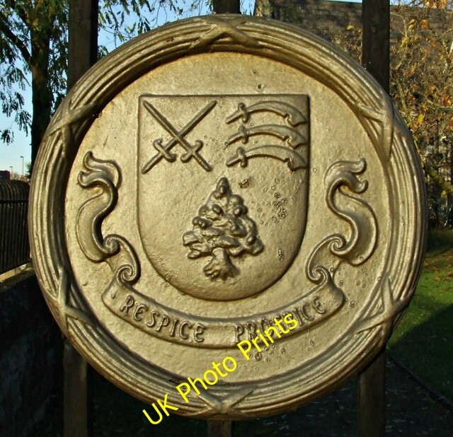 Photo 6x4 South Ealing Cemetery Brentford Coat of arms of the Municipal B c2014 Photo 6x4 South Ealing Cemetery Brentford Coat of arms of the Municipal B c2014