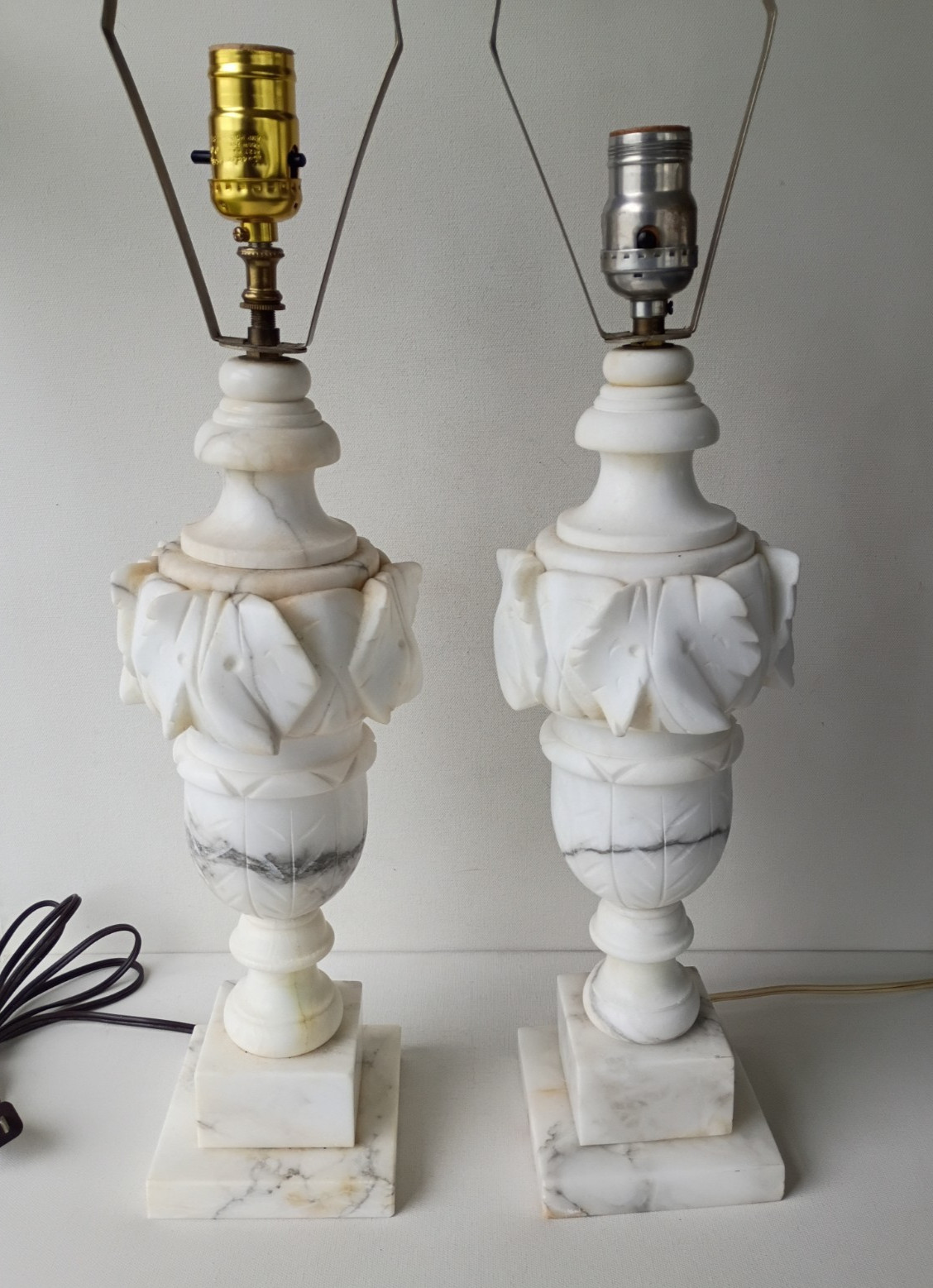 PAIR OF FINE VINTAGE CARVED ALABASTER NEOCLASSICAL URN TABLE LAMPS MADE IN ITALY