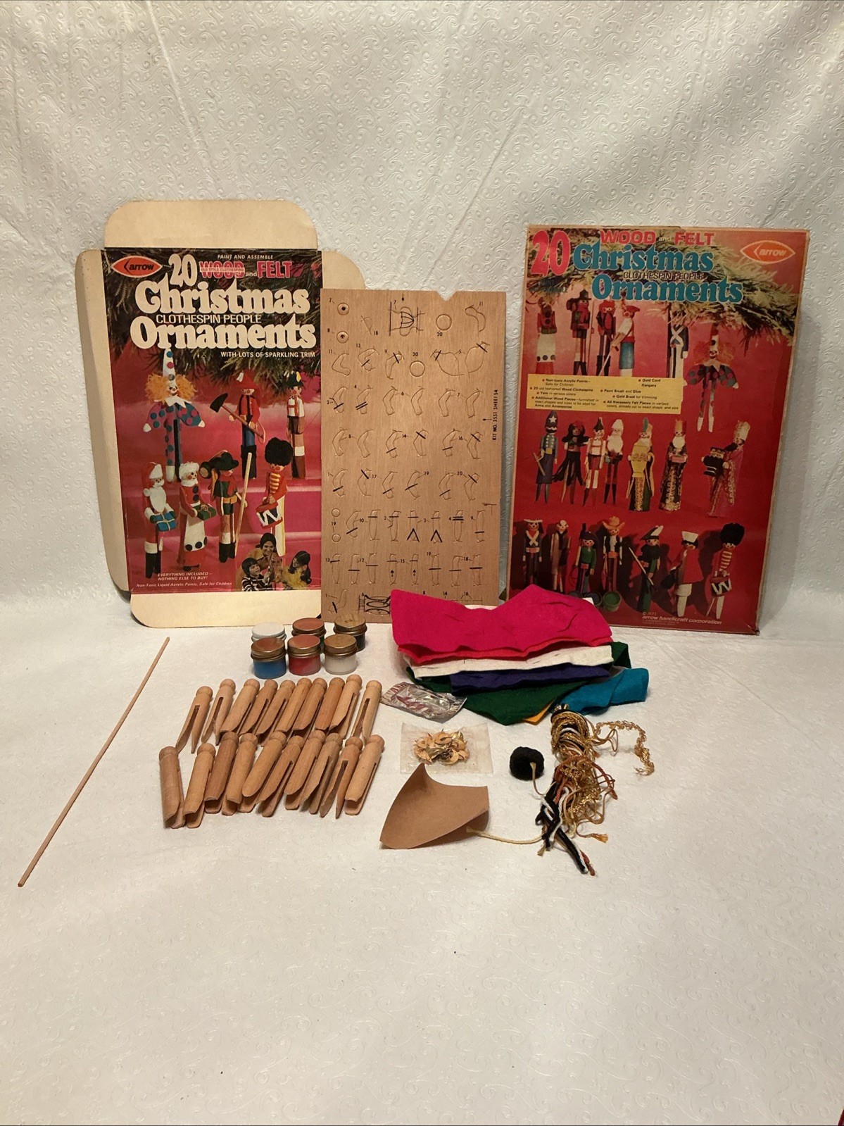 Vtg 1973 Arrow 20 Christmas Clothespin People Ornaments Kit Wood Felt Craft Vtg 1973 Arrow 20 Christmas Clothespin People Ornaments Kit Wood Felt Craft