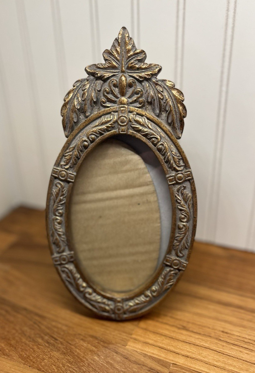 Vintage Ornate Leaf Pattern Oval Picture Frame Gold Tone Easel Back