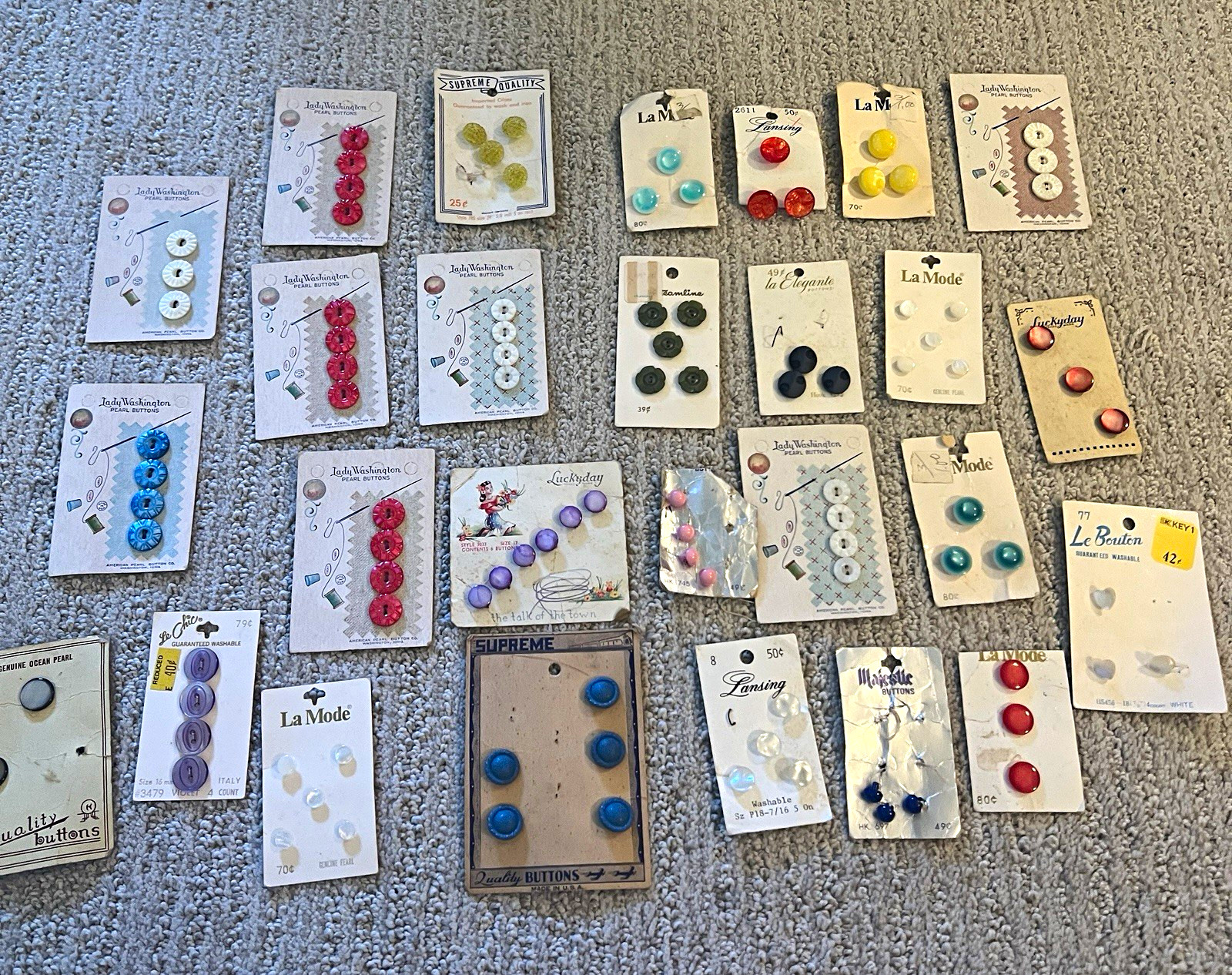VINTAGE NEW OLD STOCK BUTTON LOT-LADY WASHINGTON, LUCKY DAY & MORE