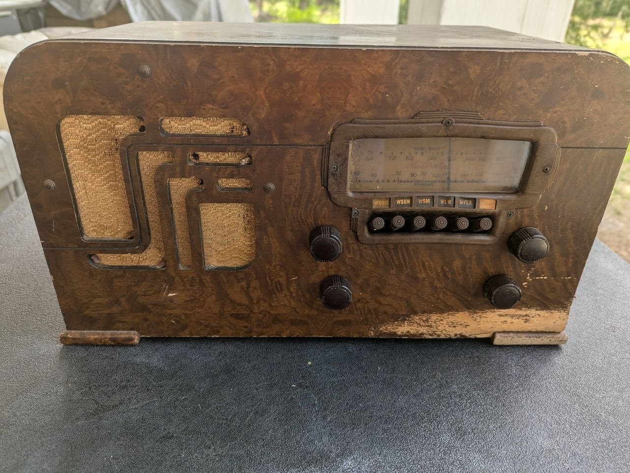 1940s Magnavox Wood Tube Radio Shortwave Broadcast Receiver - RE