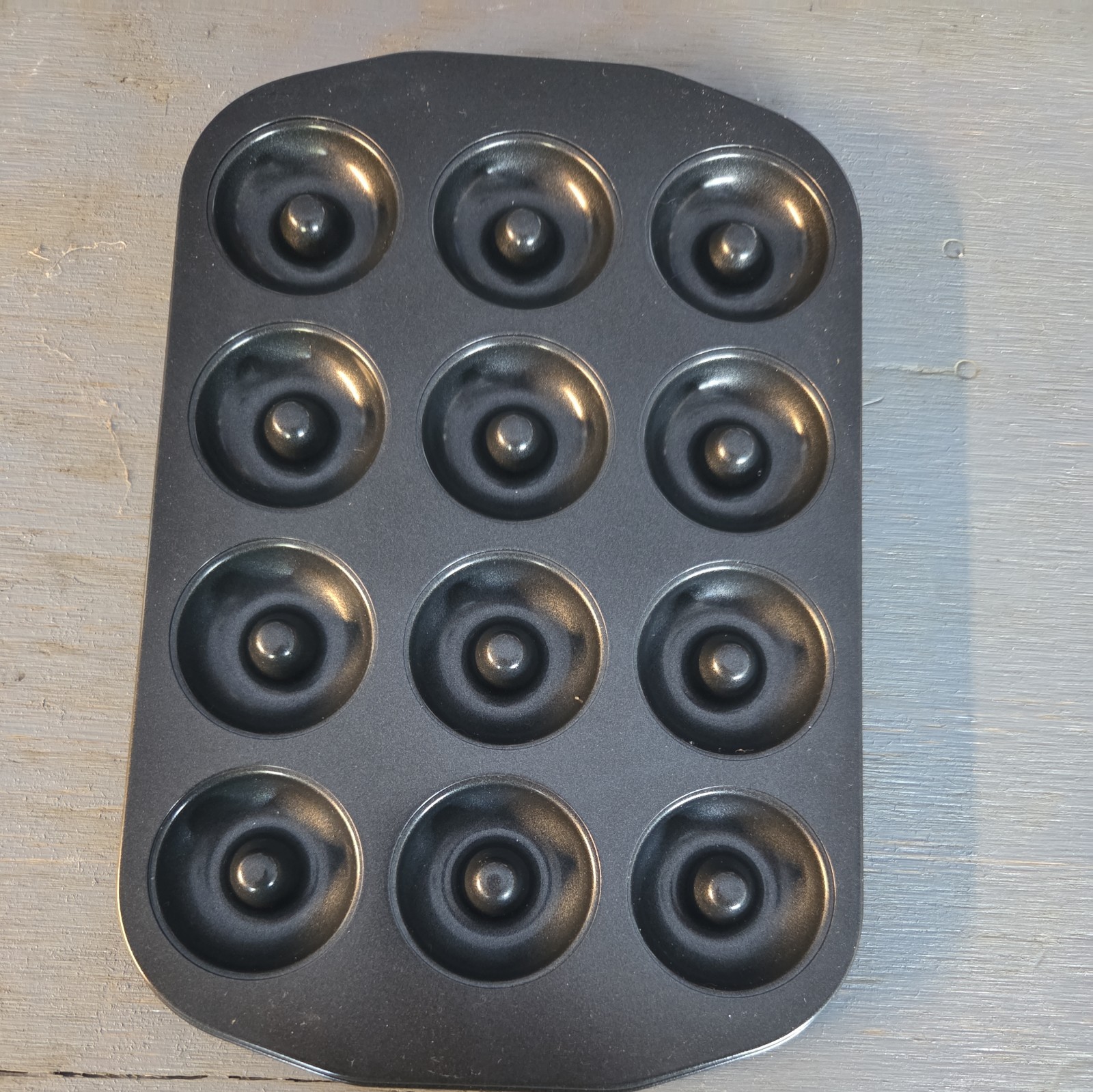 WILTON 2010 VINTAGE MINI PAN, 12 CAVITY, NON STICK DONUT FORM BAKING PAN