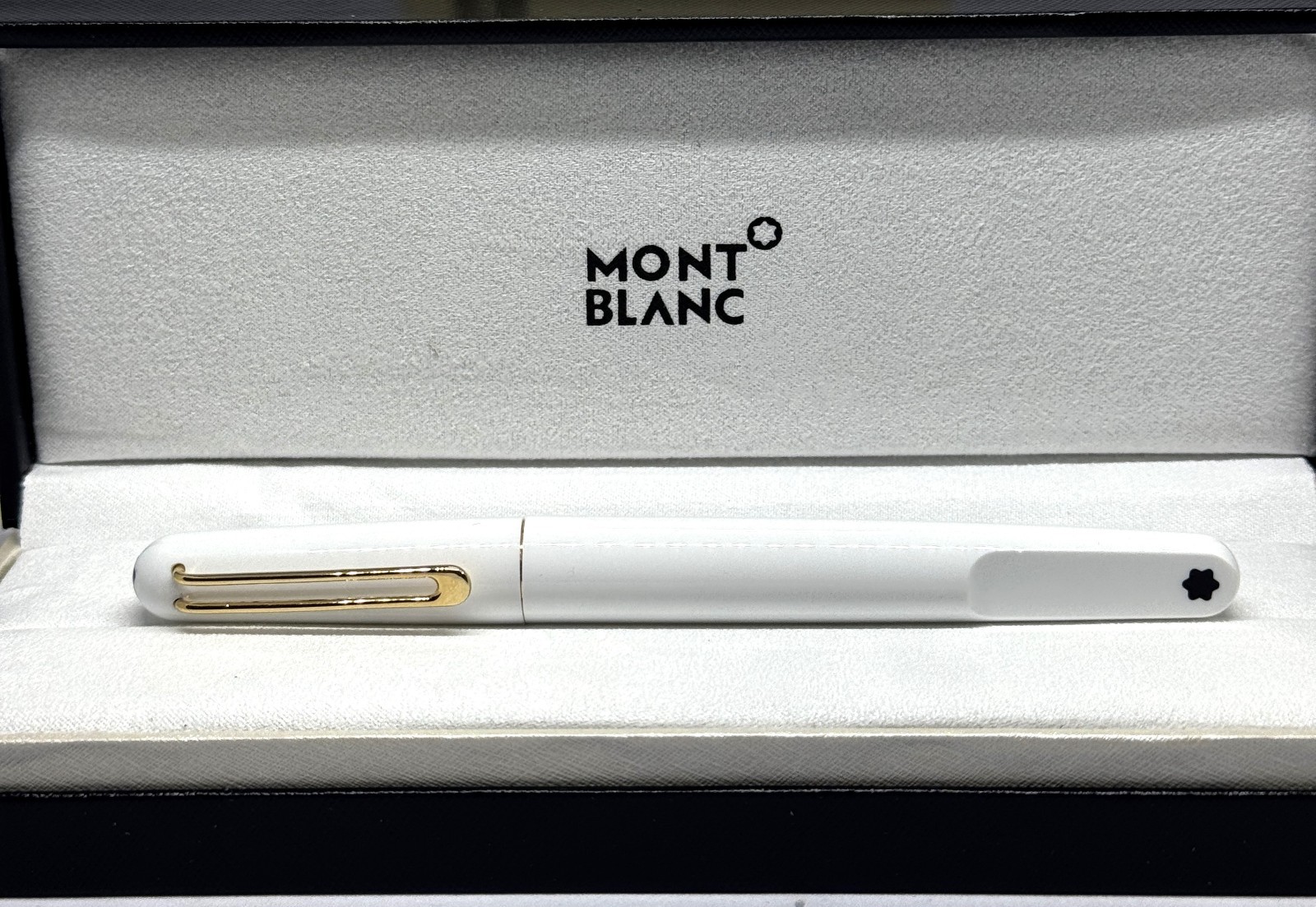 Vintage Montblanc White Rollerball Pen Gold Clip Luxury Free Worldwide Shipping Vintage Montblanc White Rollerball Pen Gold Clip Luxury Free Worldwide Shipping