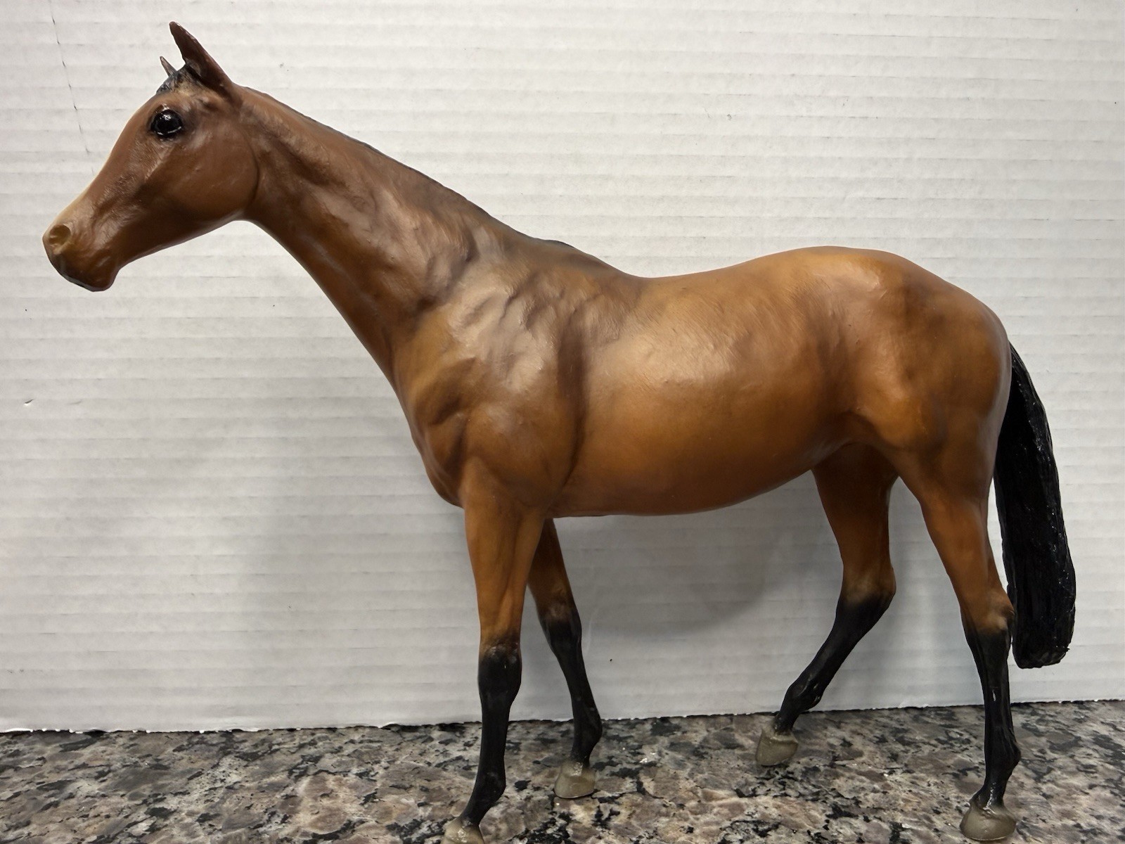 Breyer Model Horse #420 Touch of Class Famous Bay Thoroughbred Mare 1986-1988 Breyer Model Horse #420 Touch of Class Famous Bay Thoroughbred Mare 1986-1988