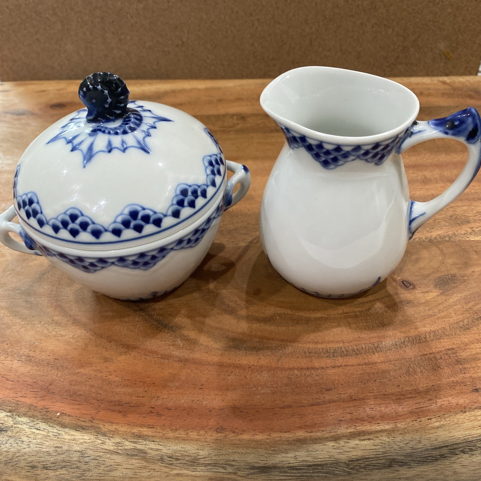 Vtg Bing & Grondahl Kronberg Blue/White Creamer & Lidded Sugar Set #593/393