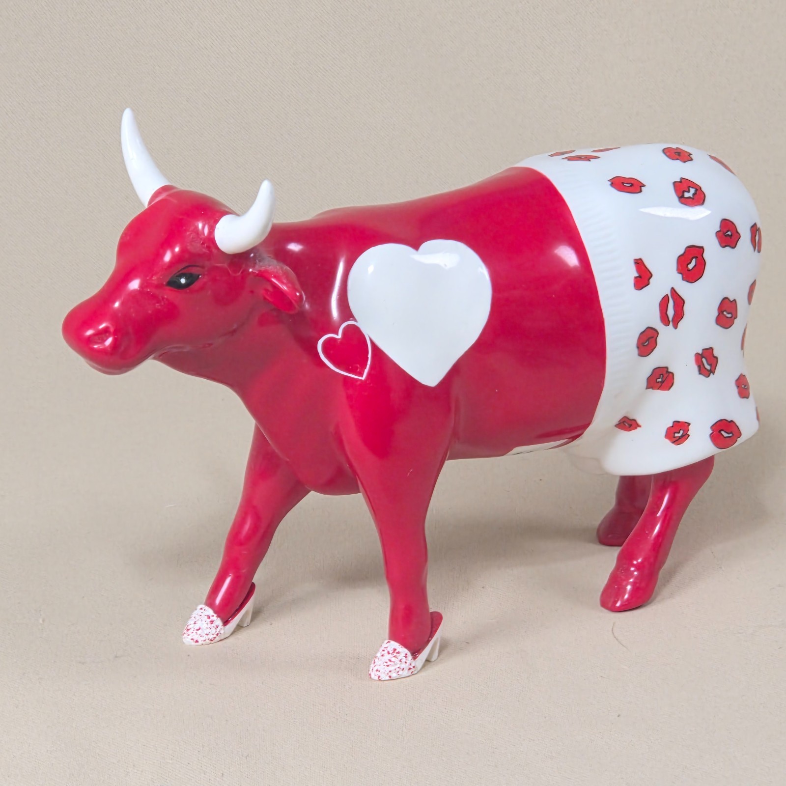 CowParade Moocho Amor 9177 Red Heart Lips High Heels Figurine Vintage 2000 EUC CowParade Moocho Amor 9177 Red Heart Lips High Heels Figurine Vintage 2000 EUC