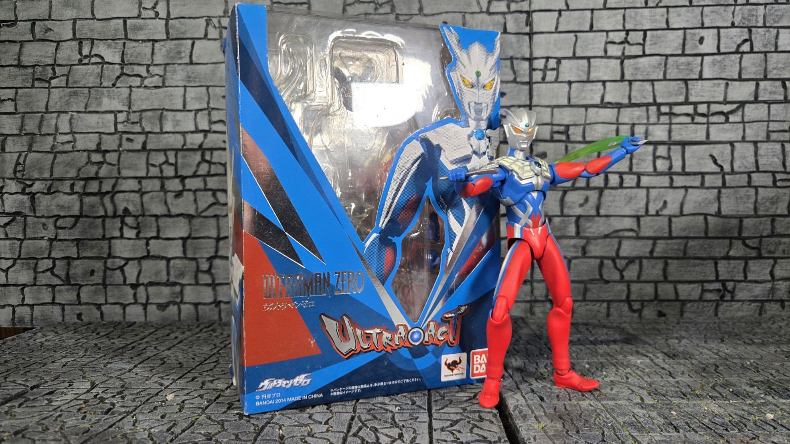 ULTRA-ACT Ultraman Zero version 2 Figure Bandai USED COMPLETE US Seller
