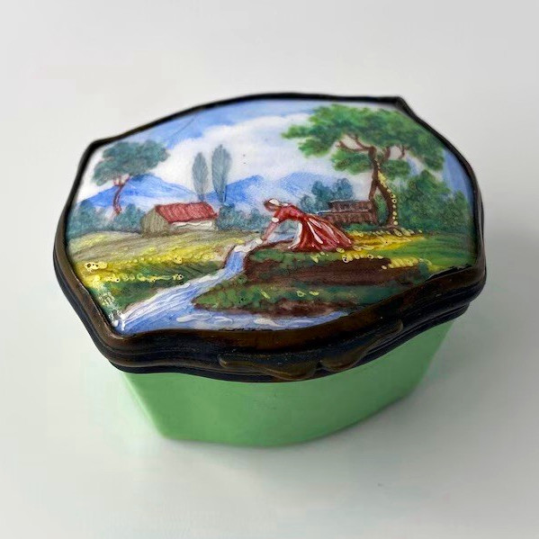 Antique 18thC South Staffordshire Enamel Patch Box Bilston Green Snuff Trinket