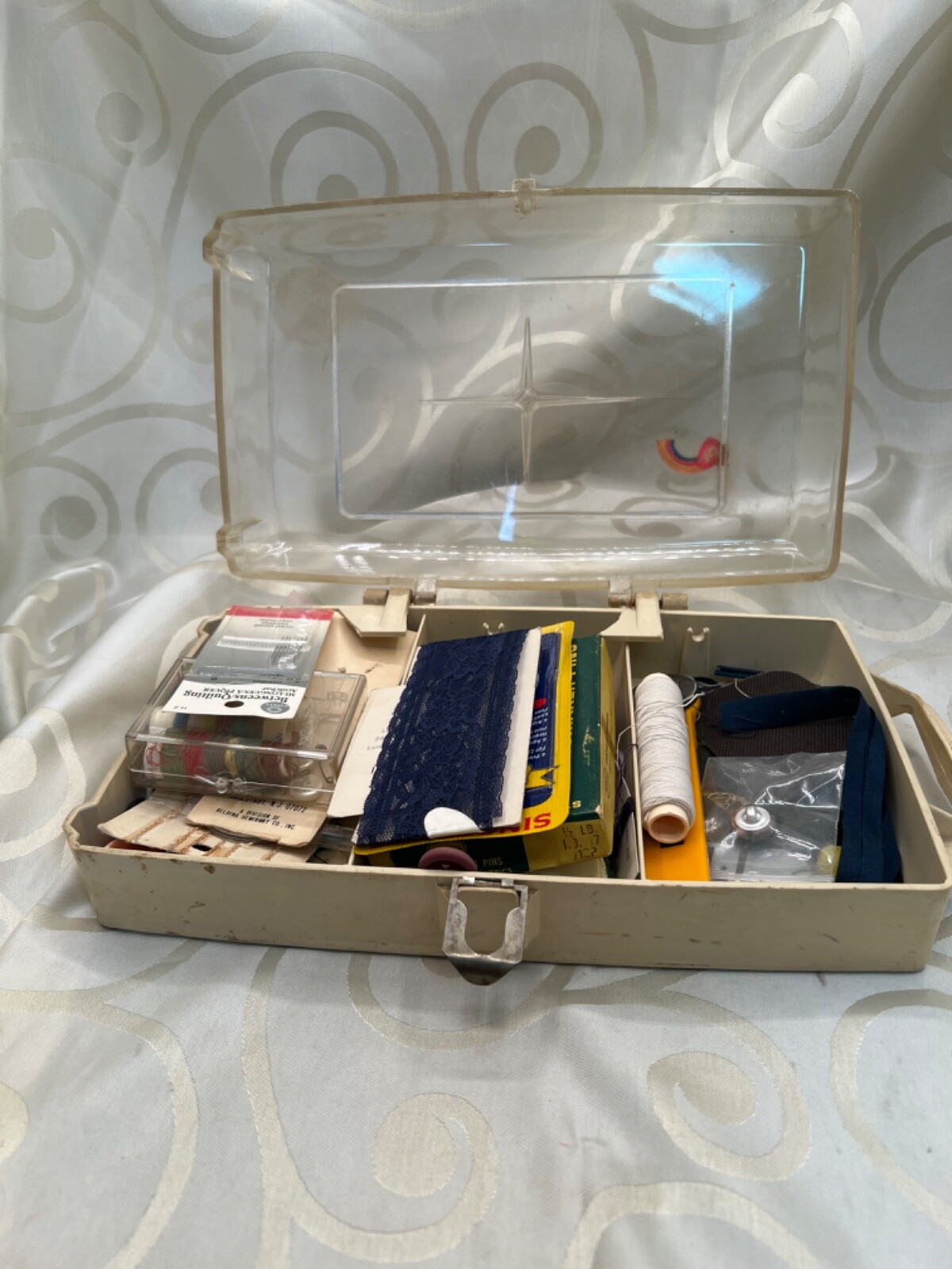 Grandma's sewing kit Grandma's sewing kit