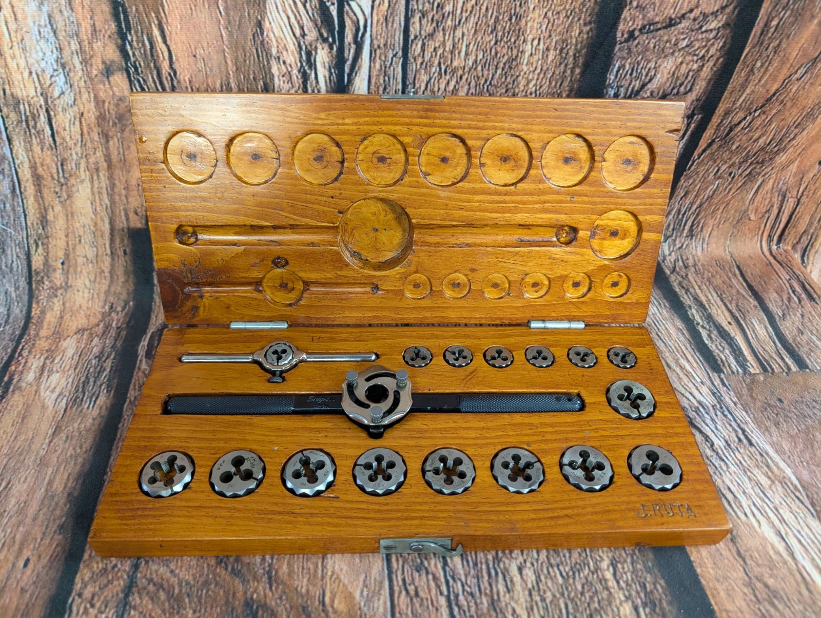 VINTAGE Blue Point Tap & Die TD10A Snap-On Tool Wood Case