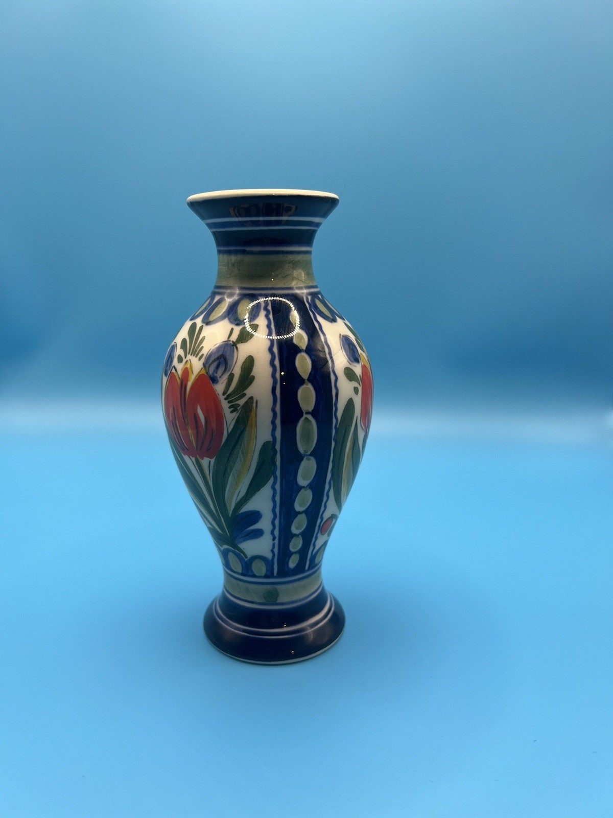 DELFT HOLLAND HAND GESCHIDERD Hand-Painted Ceramic Vase with Floral Design DELFT HOLLAND HAND GESCHIDERD Hand-Painted Ceramic Vase with Floral Design