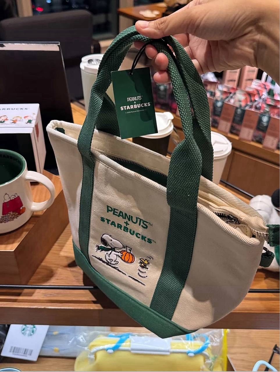 Starbucks Korea Exclusive 2026 Peanuts Snoopy Pumpkin Tote Bag Limited Edition