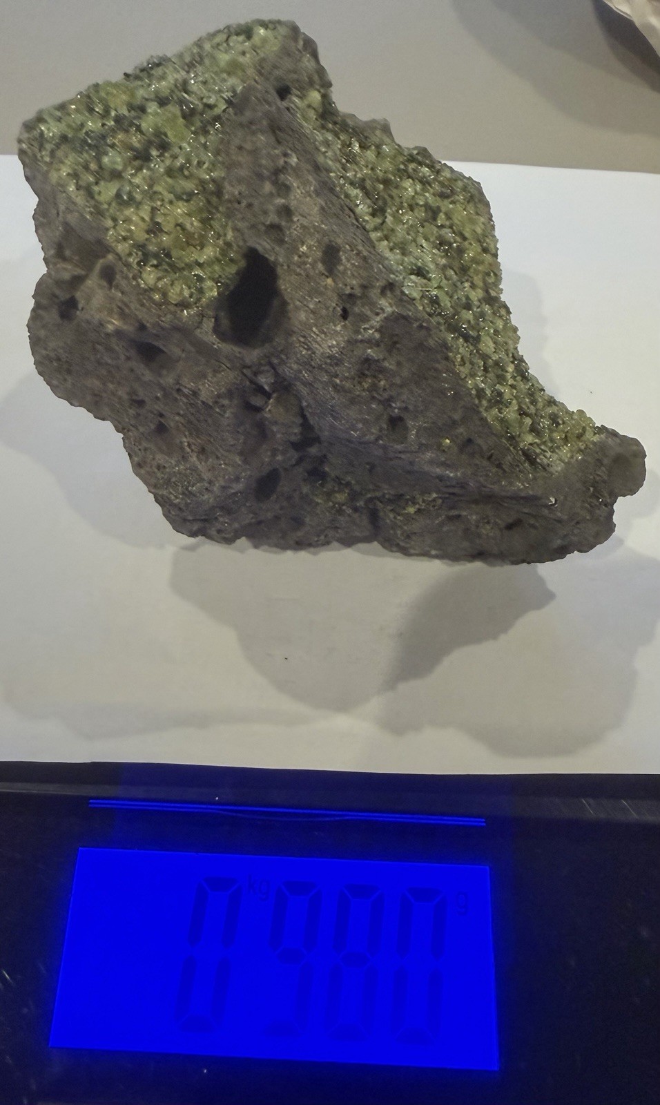 980g 5x4 Arizona Natural Green Olivine Peridot Crystal Gemstone Basalt Specimen 980g 5x4 Arizona Natural Green Olivine Peridot Crystal Gemstone Basalt Specimen