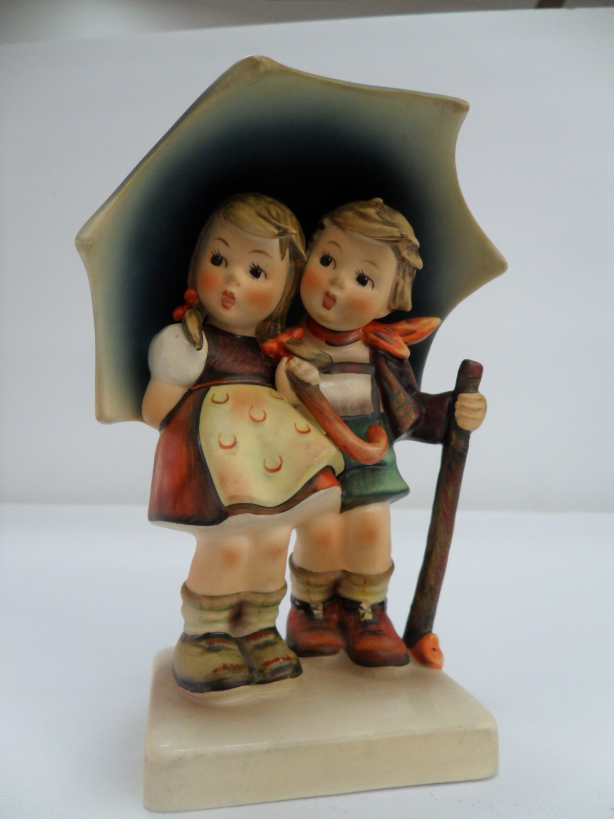 GOEBEL M.I.HUMMEL Stormy Weather Girl & Boy Under Umbrella #71 W Germany, TMK-3