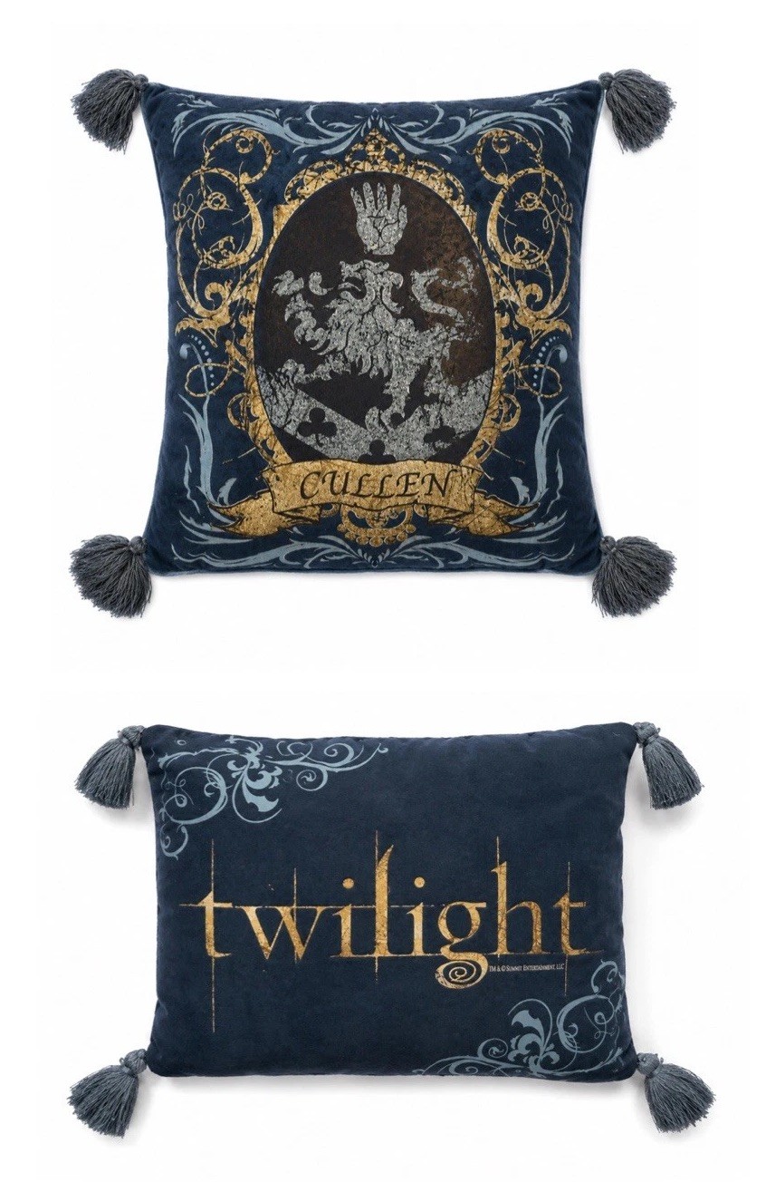Official Twilight Cullen Family Crest Pillow Y2K NECA NWT New Rare Official Twilight Cullen Family Crest Pillow Y2K NECA NWT New Rare
